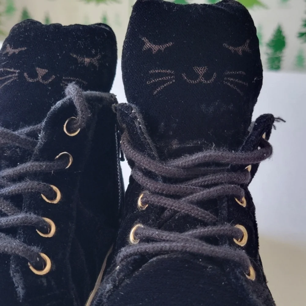 Girls Velvet Critter Zip-up Sneakers